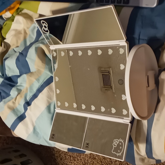 hello kitty trifold mirror